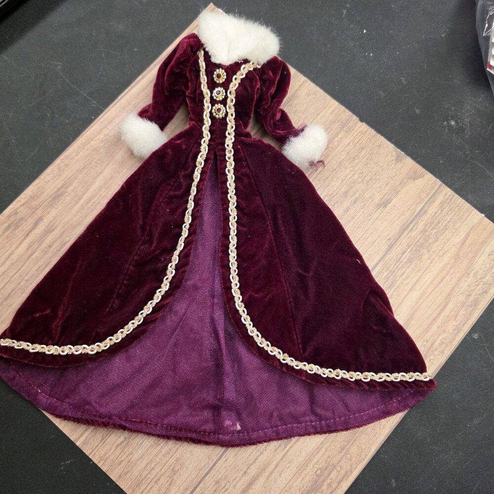 Mattel 15646 Happy Holidays 1996 Special Edition Barbie Maroon Coat ONLY Vintage